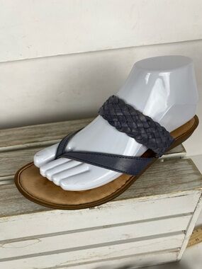 Born women's leather sandals blue braided strap and a toe loop design size 7